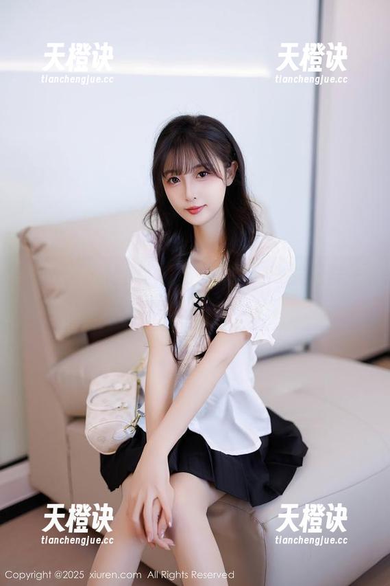 秀人网 - Lingyu私拍写真，少女只需一眼就足够。