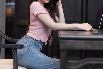 秀人网 – youOvOyou的眼镜：富有灵魂的美图精选，不看你永远不知道接下来要说什么。