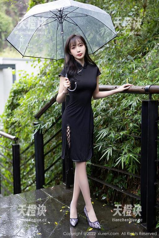 秀人网-唐翩翩 秀人网 - 唐翩翩爱搭的连体衣:精选套图,美得让人忍不住两次观看!有点小尴尬吧