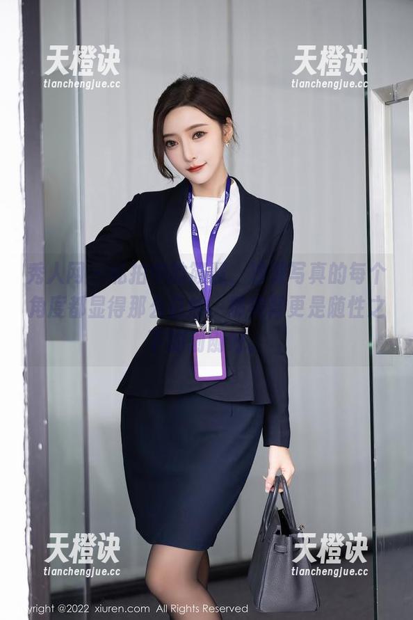 秀人网-筱慧 秀人网 - 私拍中的筱慧,沙滩写真的每个角度都显得那么自然,那美臀更是随性之下的刚刚好。