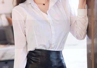 秀人网 – 糯美子mini的决胜法宝——一件粉色衬衫，搭配黑丝有点儿意思。