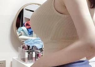 微密圈 – 翻阅童小芯的写真，少女的气息扑面而来，心里不禁咯噔一下