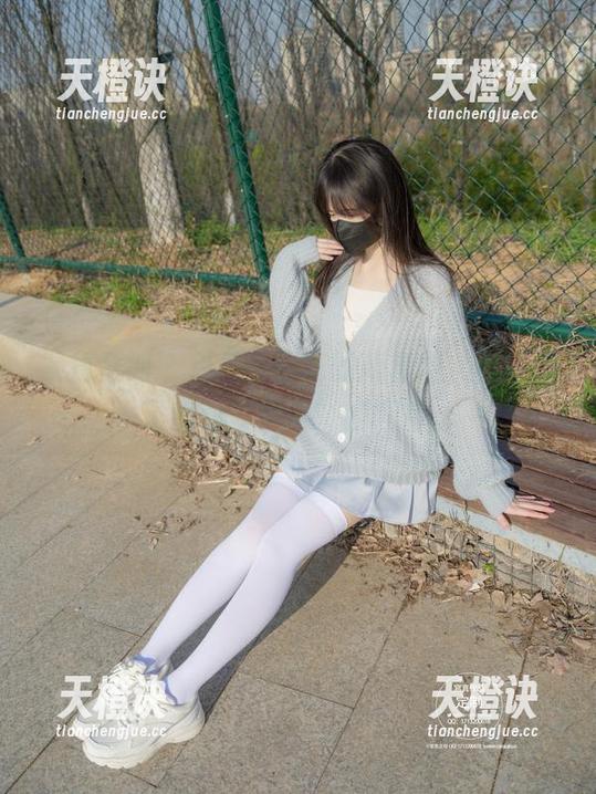 紧急企划 - 见希w居家的新套图，真打破了我对“居家”的期待。