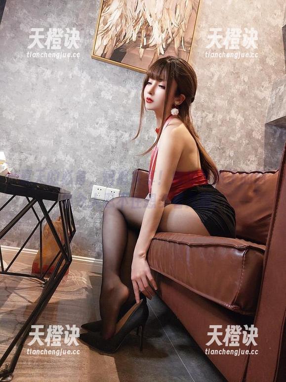 夏天的必备，短裤共享！肉扣热热子的图集令人忍不住想多看几眼。