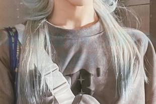 腥味猫罐穿梭在丝袜间，定制写真俘获你的眼球