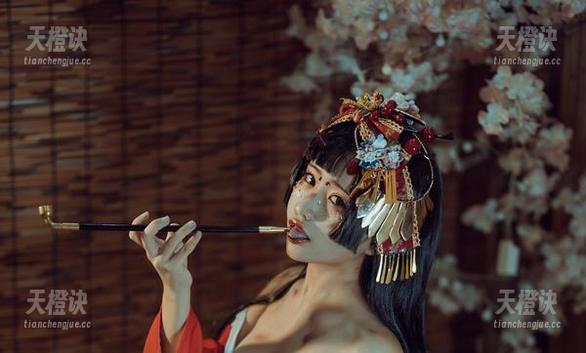 芊川一笑MNK 在线镂空的细节,芊川一笑MNK真会让人走神呢。