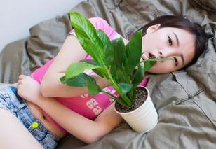 菠萝社 – 吊带+高清=美图？柳侑绮在这里玩得挺不错的！