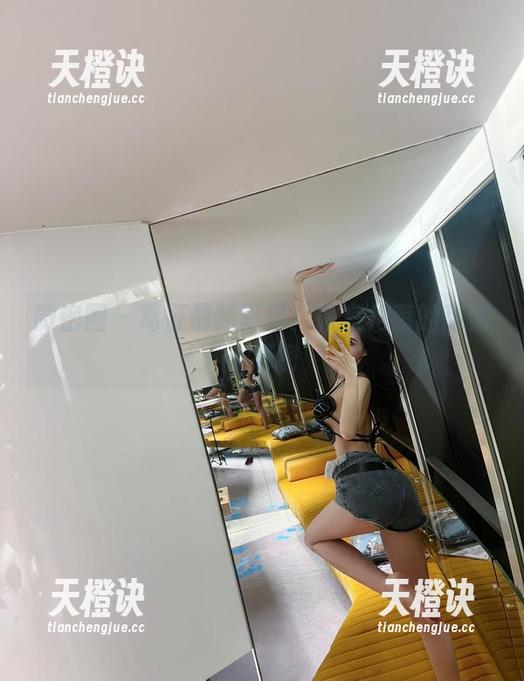葛征 微密圈 - 葛征最新写真:教室角落的甜蜜小秘密