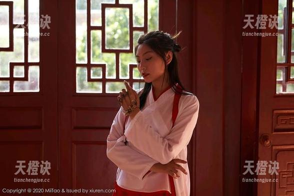 蜜桃社-Gina 蜜桃社 - 全新圣诞图集上线,Gina的衣橱比圣诞树还丰富!