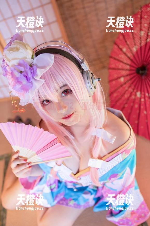 私房写真中的浴娘2，蜜汁猫裘再次掀起波澜！