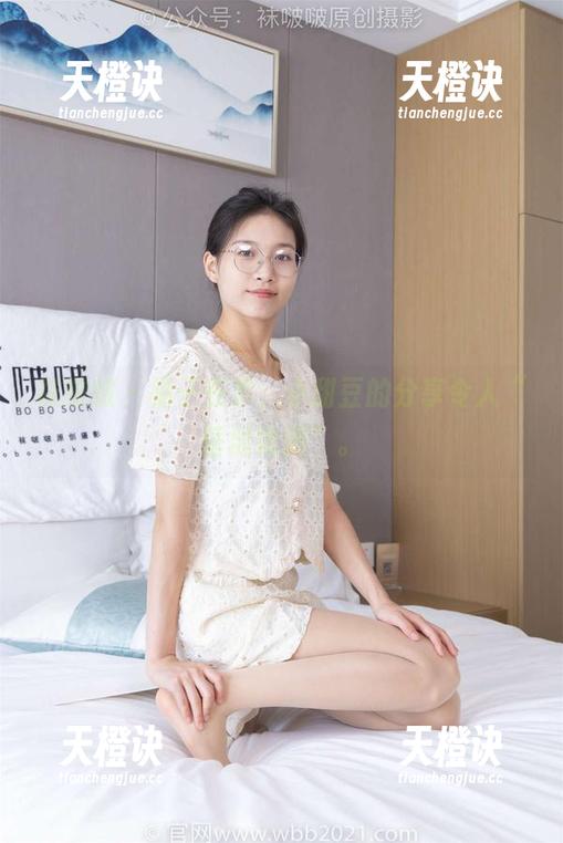 袜啵啵-小甜豆 袜啵啵 - 橘子在手,小甜豆的分享令人“垂涎欲滴”。