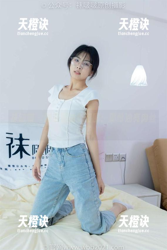 袜啵啵 - 网盘里的甜甜圈：那份油亮肉丝记忆
