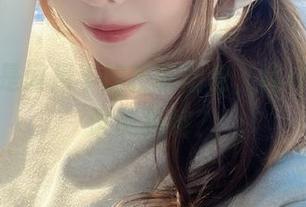 对！就是闪月半的校服图包，这样的分享谁能拒绝？