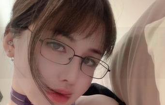 微密圈 – 看到阿色最新的水蜜桃沙漏套图，我差点没认出这是她！