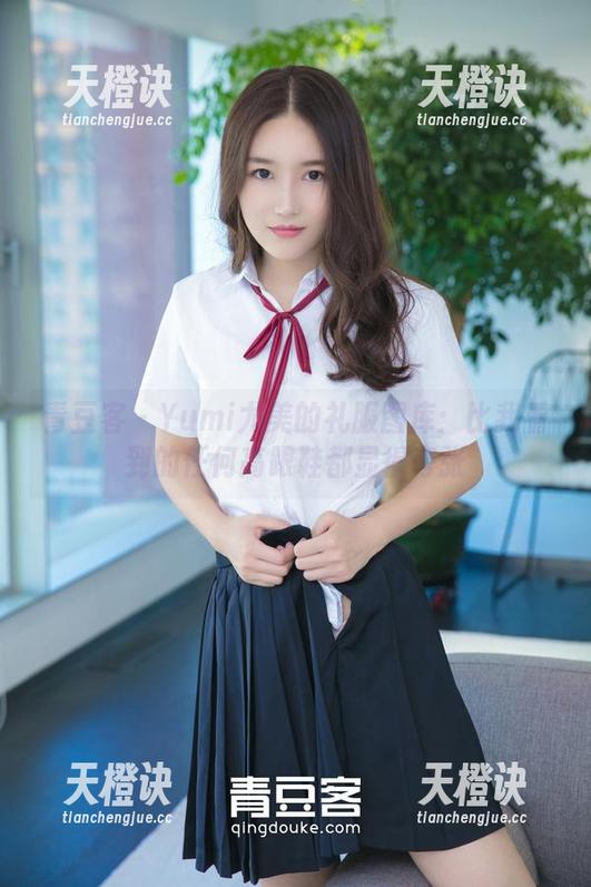 青豆客-Yumi尤美 青豆客 - Yumi尤美的礼服图库:比我看到的任何高跟鞋都显得夸张