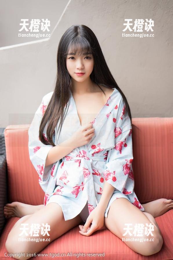 青豆客-谭晓彤 青豆客 - 浴缸里的谭晓彤,真让人直呼,这个姿势太会拍了吧!