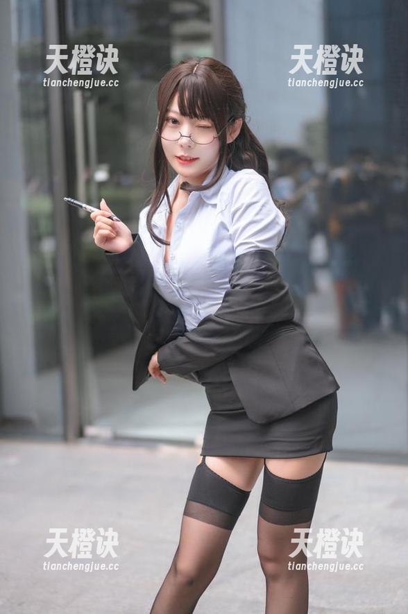香草喵露露 我说香草喵露露,妩媚而不妖,作品中的少女感觉特别好