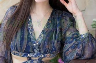 魅妍社 – FoxYini孟狐狸私拍：花嫁这样穿，才有机会被新郎追吧？