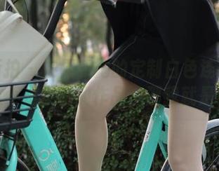 魔镜街拍 – 楼楼和她的定制白色连衣裙：如果这不是灵魂的作品，那我就是在做梦