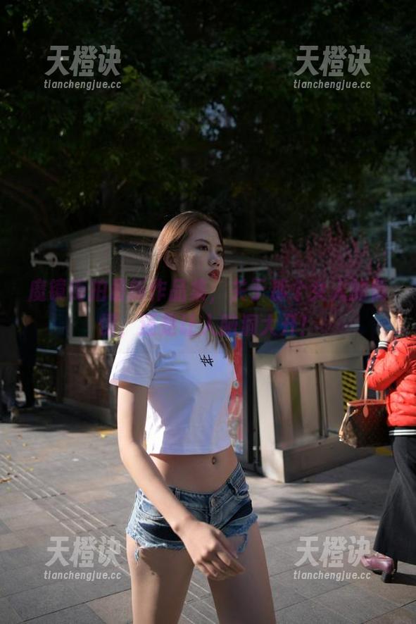 魔镜街拍 魔镜街拍最新作品集,关于那个女人的情愫,还是让人脑洞大开!